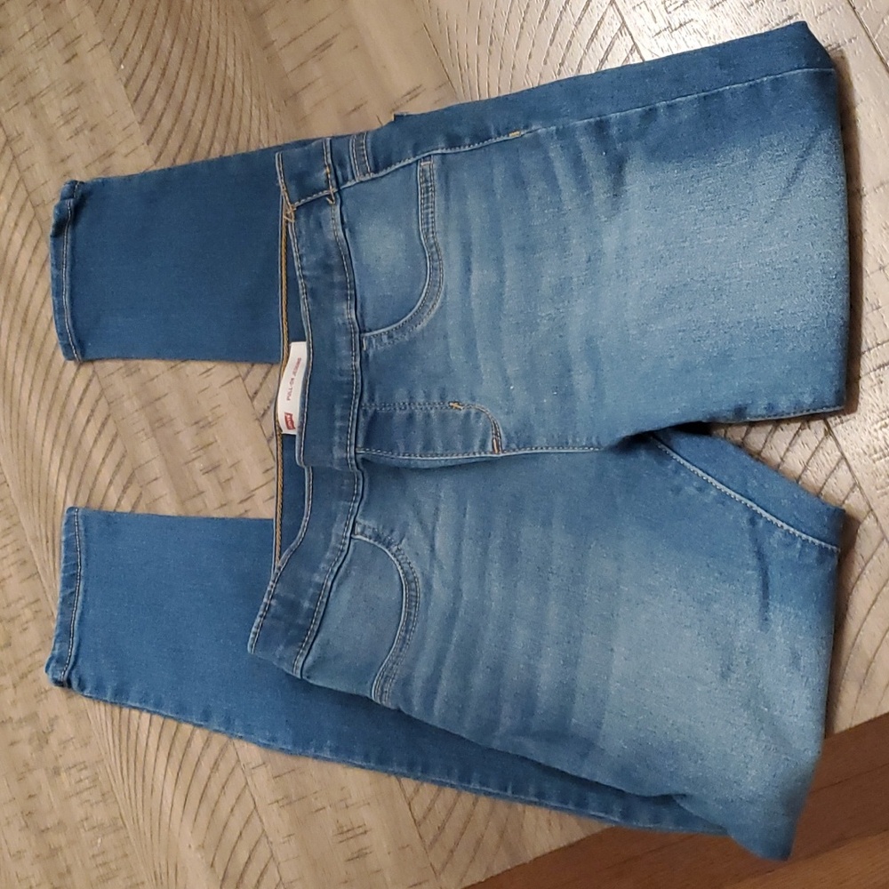 Pull on jeggings.